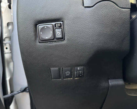 Серый Ниссан Latio, объемом двигателя 0 л и пробегом 95 тыс. км за 5900 $, фото 8 на Automoto.ua