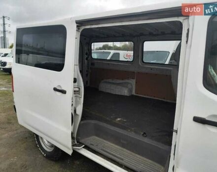Белый Ниссан NV1500, объемом двигателя 4 л и пробегом 128 тыс. км за 27000 $, фото 4 на Automoto.ua