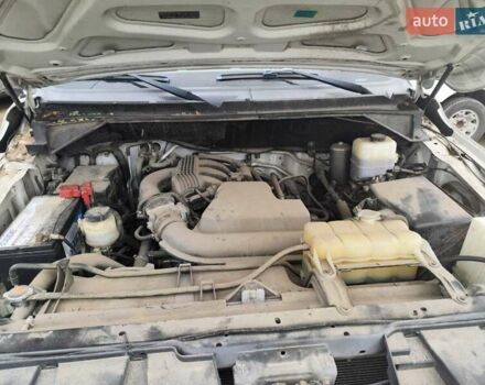 Белый Ниссан NV1500, объемом двигателя 4 л и пробегом 128 тыс. км за 27000 $, фото 7 на Automoto.ua