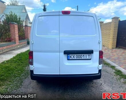 Белый Ниссан NV200, объемом двигателя 2 л и пробегом 240 тыс. км за 8333 $, фото 3 на Automoto.ua