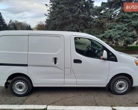 Білий Ніссан NV200, об'ємом двигуна 2 л та пробігом 125 тис. км за 12200 $, фото 8 на Automoto.ua
