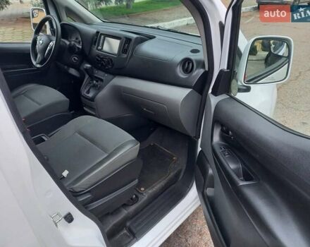 Білий Ніссан NV200, об'ємом двигуна 2 л та пробігом 125 тис. км за 12200 $, фото 12 на Automoto.ua