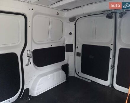 Білий Ніссан NV200, об'ємом двигуна 2 л та пробігом 125 тис. км за 12200 $, фото 18 на Automoto.ua