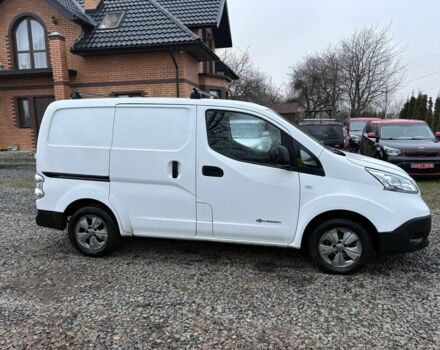 Белый Ниссан NV200, объемом двигателя 0 л и пробегом 127 тыс. км за 6000 $, фото 2 на Automoto.ua