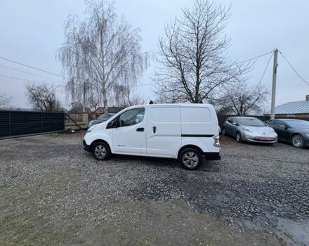 Белый Ниссан NV200, объемом двигателя 0 л и пробегом 127 тыс. км за 6000 $, фото 15 на Automoto.ua