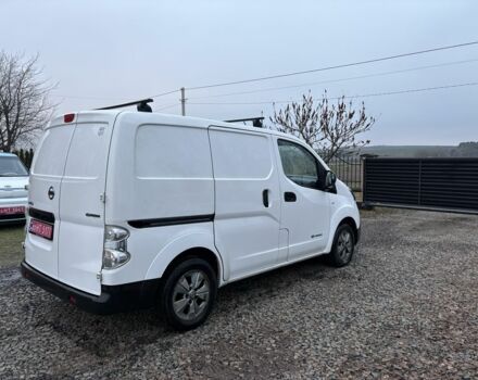 Белый Ниссан NV200, объемом двигателя 0 л и пробегом 127 тыс. км за 6000 $, фото 3 на Automoto.ua