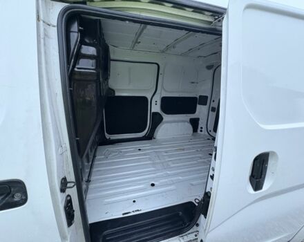 Белый Ниссан NV200, объемом двигателя 0 л и пробегом 127 тыс. км за 6000 $, фото 18 на Automoto.ua