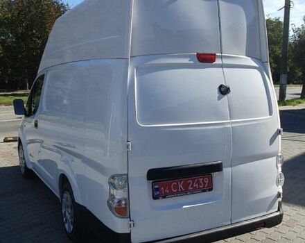 Белый Ниссан NV200, объемом двигателя 0 л и пробегом 26 тыс. км за 13500 $, фото 2 на Automoto.ua