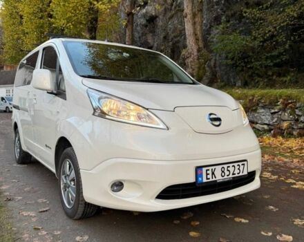 Белый Ниссан NV200, объемом двигателя 0 л и пробегом 38 тыс. км за 14655 $, фото 3 на Automoto.ua