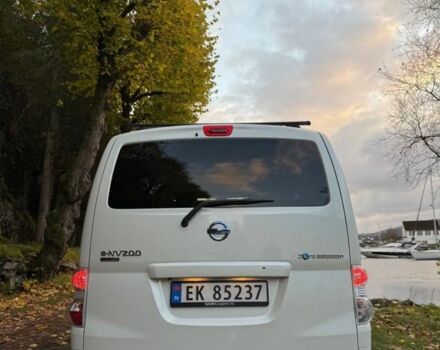 Белый Ниссан NV200, объемом двигателя 0 л и пробегом 38 тыс. км за 14655 $, фото 2 на Automoto.ua