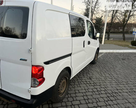 Білий Ніссан NV200, об'ємом двигуна 1.5 л та пробігом 250 тис. км за 6000 $, фото 3 на Automoto.ua