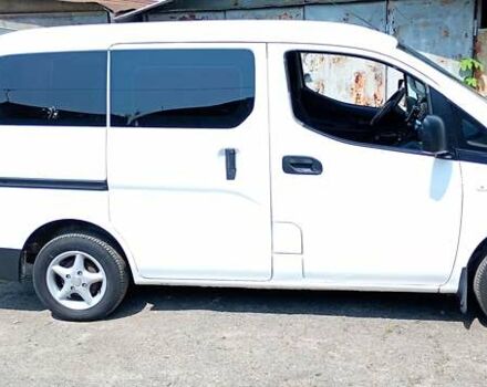 Белый Ниссан NV200, объемом двигателя 1.46 л и пробегом 318 тыс. км за 7400 $, фото 1 на Automoto.ua