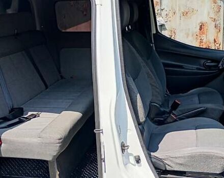 Белый Ниссан NV200, объемом двигателя 1.46 л и пробегом 318 тыс. км за 7400 $, фото 7 на Automoto.ua