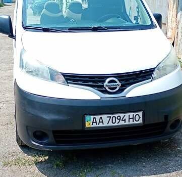 Белый Ниссан NV200, объемом двигателя 1.46 л и пробегом 318 тыс. км за 7400 $, фото 2 на Automoto.ua