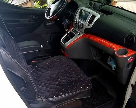 Белый Ниссан NV200, объемом двигателя 1.5 л и пробегом 244 тыс. км за 10300 $, фото 4 на Automoto.ua