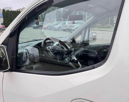 Белый Ниссан NV200, объемом двигателя 1.5 л и пробегом 210 тыс. км за 13000 $, фото 14 на Automoto.ua