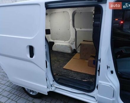 Білий Ніссан NV200, об'ємом двигуна 1.46 л та пробігом 245 тис. км за 6000 $, фото 25 на Automoto.ua