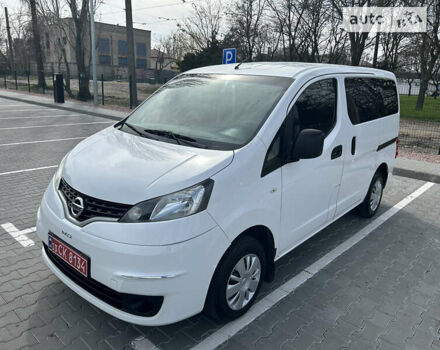 Белый Ниссан NV200, объемом двигателя 1.5 л и пробегом 209 тыс. км за 11350 $, фото 2 на Automoto.ua