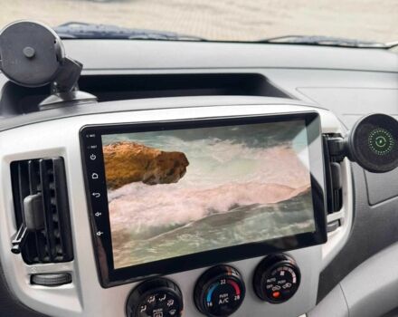 Белый Ниссан NV200, объемом двигателя 1.5 л и пробегом 210 тыс. км за 13000 $, фото 2 на Automoto.ua