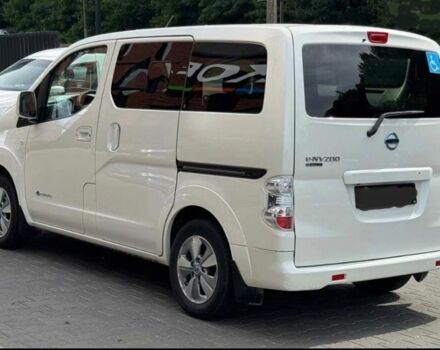 Белый Ниссан NV200, объемом двигателя 0 л и пробегом 169 тыс. км за 10300 $, фото 2 на Automoto.ua