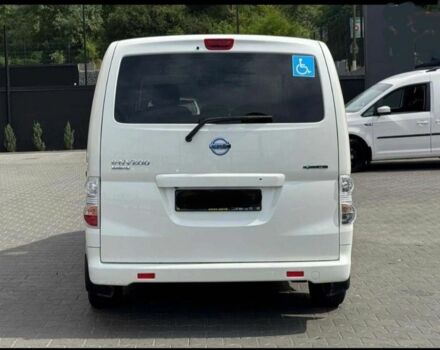 Белый Ниссан NV200, объемом двигателя 0 л и пробегом 169 тыс. км за 10300 $, фото 3 на Automoto.ua