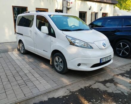 Белый Ниссан NV200, объемом двигателя 0 л и пробегом 115 тыс. км за 13500 $, фото 4 на Automoto.ua