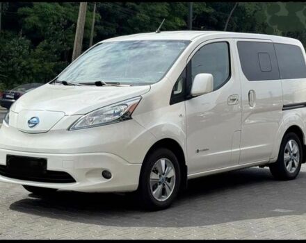 Белый Ниссан NV200, объемом двигателя 0 л и пробегом 169 тыс. км за 10300 $, фото 1 на Automoto.ua