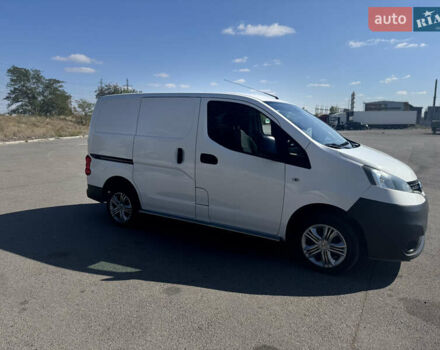 Белый Ниссан NV200, объемом двигателя 1.46 л и пробегом 146 тыс. км за 9900 $, фото 3 на Automoto.ua