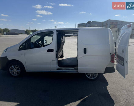 Белый Ниссан NV200, объемом двигателя 1.46 л и пробегом 146 тыс. км за 9900 $, фото 13 на Automoto.ua