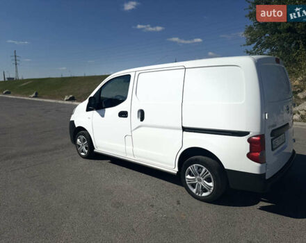 Белый Ниссан NV200, объемом двигателя 1.46 л и пробегом 146 тыс. км за 9900 $, фото 6 на Automoto.ua