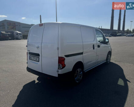 Белый Ниссан NV200, объемом двигателя 1.46 л и пробегом 146 тыс. км за 9900 $, фото 4 на Automoto.ua