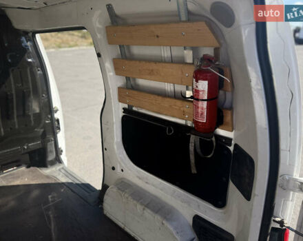 Белый Ниссан NV200, объемом двигателя 1.46 л и пробегом 146 тыс. км за 9900 $, фото 10 на Automoto.ua