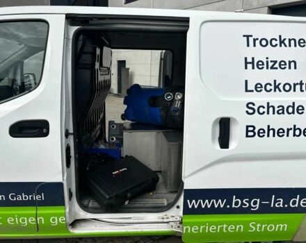 Белый Ниссан NV200, объемом двигателя 0 л и пробегом 120 тыс. км за 10200 $, фото 6 на Automoto.ua