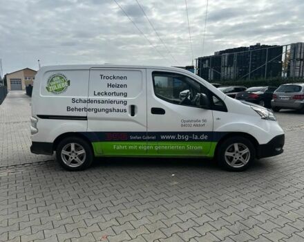 Белый Ниссан NV200, объемом двигателя 0 л и пробегом 120 тыс. км за 10200 $, фото 2 на Automoto.ua