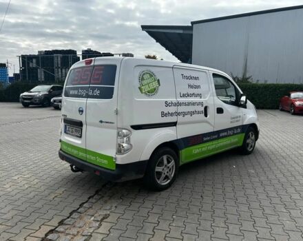 Белый Ниссан NV200, объемом двигателя 0 л и пробегом 120 тыс. км за 10200 $, фото 3 на Automoto.ua