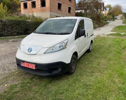 Белый Ниссан NV200, объемом двигателя 0 л и пробегом 204 тыс. км за 5900 $, фото 2 на Automoto.ua