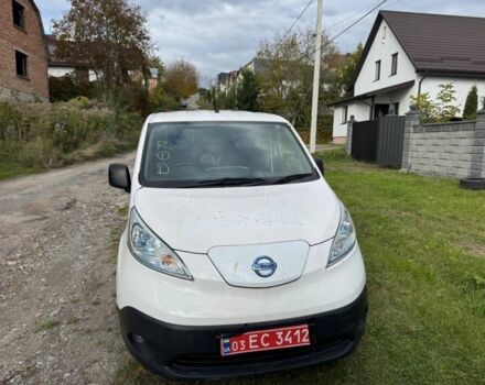 Белый Ниссан NV200, объемом двигателя 0 л и пробегом 204 тыс. км за 5900 $, фото 1 на Automoto.ua