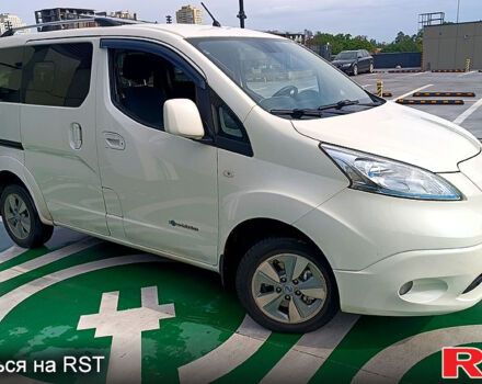 Белый Ниссан NV200, объемом двигателя 0 л и пробегом 146 тыс. км за 10500 $, фото 3 на Automoto.ua