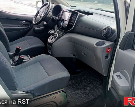 Белый Ниссан NV200, объемом двигателя 0 л и пробегом 146 тыс. км за 10500 $, фото 6 на Automoto.ua