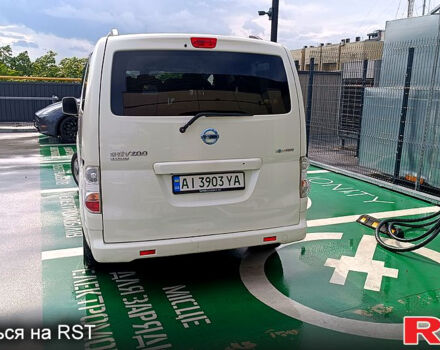 Белый Ниссан NV200, объемом двигателя 0 л и пробегом 146 тыс. км за 10500 $, фото 2 на Automoto.ua