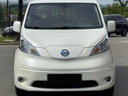 Белый Ниссан NV200, объемом двигателя 0 л и пробегом 169 тыс. км за 10300 $, фото 1 на Automoto.ua