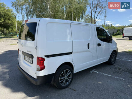 Білий Ніссан NV200, об'ємом двигуна 2 л та пробігом 175 тис. км за 9500 $, фото 1 на Automoto.ua