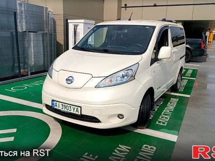 Белый Ниссан NV200, объемом двигателя 0 л и пробегом 146 тыс. км за 10500 $, фото 1 на Automoto.ua