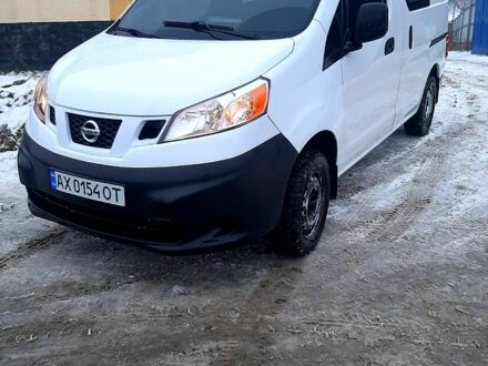 Білий Ніссан NV200, об'ємом двигуна 2 л та пробігом 230 тис. км за 10000 $, фото 1 на Automoto.ua