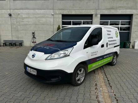 Белый Ниссан NV200, объемом двигателя 0 л и пробегом 120 тыс. км за 10200 $, фото 1 на Automoto.ua