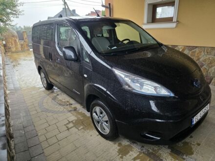 Черный Ниссан NV200, объемом двигателя 0 л и пробегом 120 тыс. км за 8600 $, фото 1 на Automoto.ua