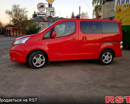 Червоний Ніссан NV200, об'ємом двигуна 0 л та пробігом 124 тис. км за 13500 $, фото 3 на Automoto.ua