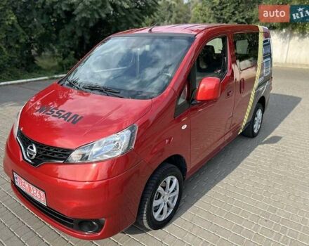 Красный Ниссан NV200, объемом двигателя 1.5 л и пробегом 212 тыс. км за 9200 $, фото 2 на Automoto.ua