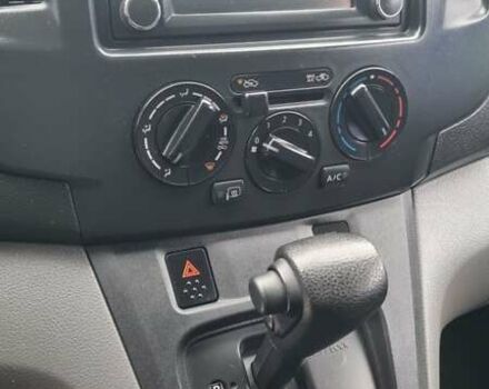 Червоний Ніссан NV200, об'ємом двигуна 2 л та пробігом 95 тис. км за 12300 $, фото 9 на Automoto.ua