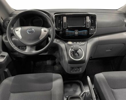 Серый Ниссан NV200, объемом двигателя 0 л и пробегом 75 тыс. км за 14400 $, фото 7 на Automoto.ua